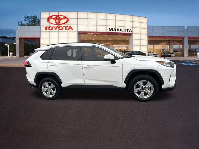 2020 Toyota RAV4 XLE 32