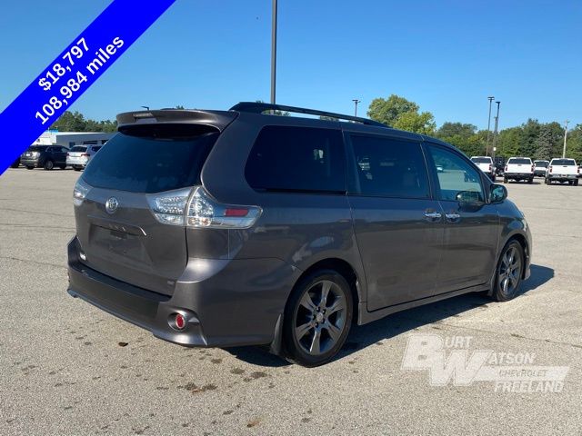 2016 Toyota Sienna SE 30