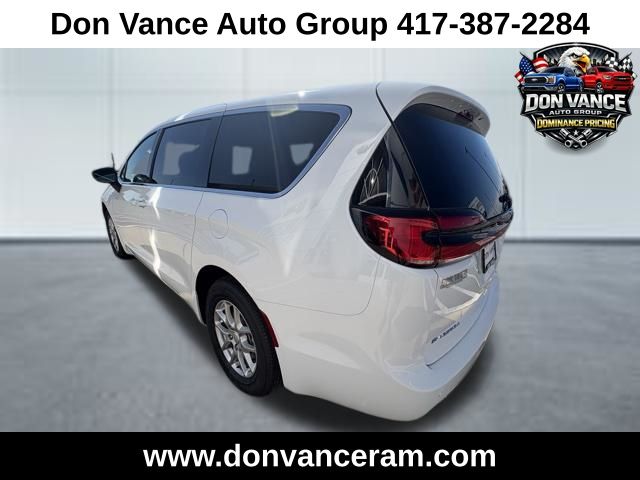 View vehicle photo 4