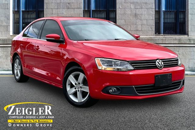 Red 2014 Volkswagen Jetta Sedan Front-Wheel Drive 6-Speed Dual Clutch