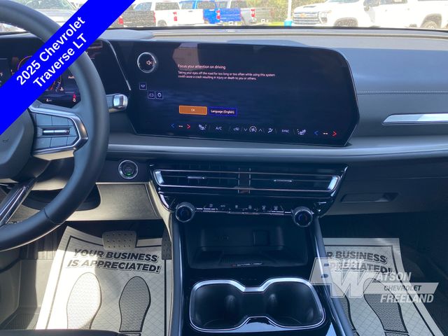 2025 Chevrolet Traverse LT photo