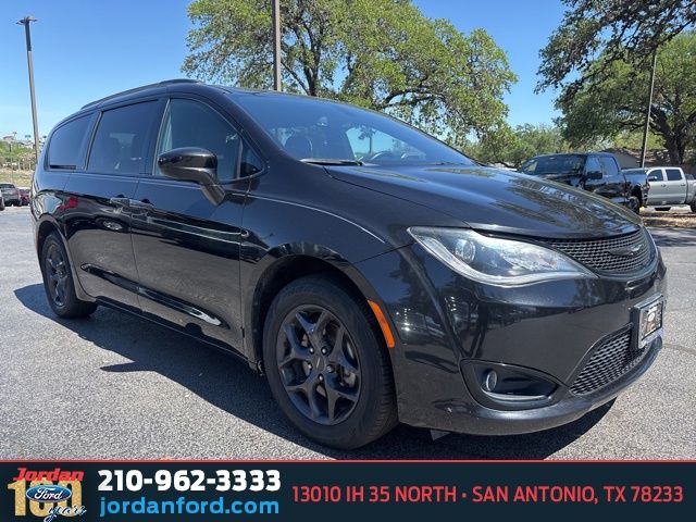 Used Car 2020 Chrysler Pacifica  Touring L For Sale Under $20,000 In San Antonio, Texas