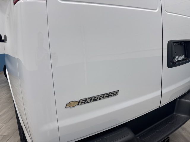 New 2026 Summit White Chevrolet Work Van image 10