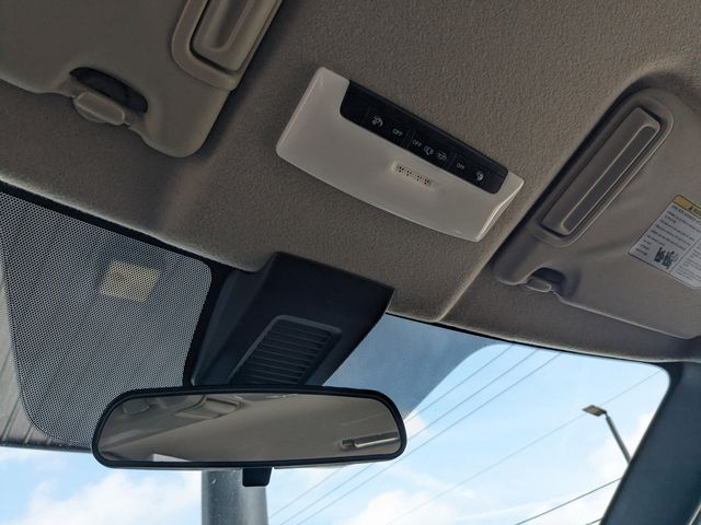 2023 Nissan Kicks SR photo