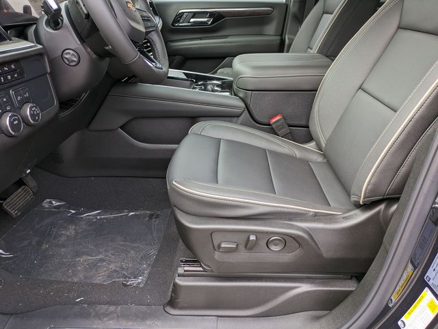 2025 Chevrolet Suburban Premier photo