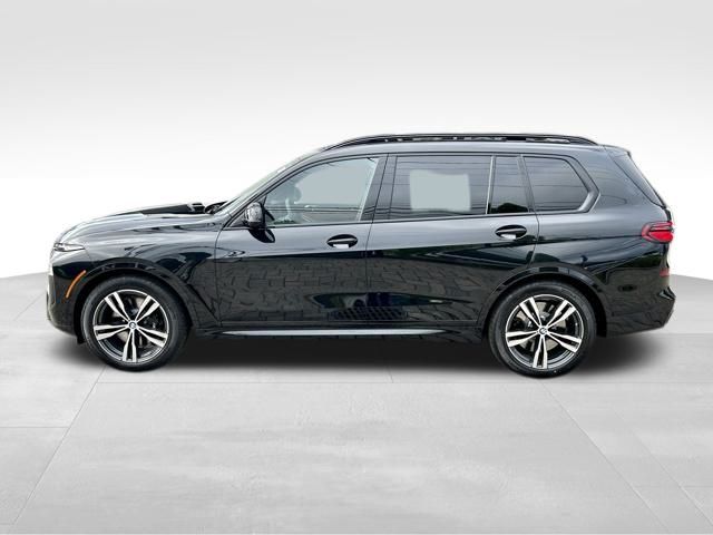 2025 BMW X7 M60i 8