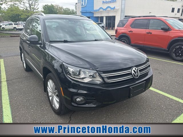 Deep Black Pearl 2016 Volkswagen Tiguan SE 4Motion SUV / Crossover All-Wheel Drive 6-Speed Automatic