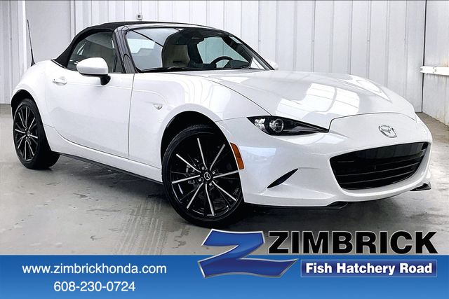 Snowflake White Pearl Mica 2025 Mazda MX-5 Miata Convertible Rear-Wheel Drive 6-Speed Manual
