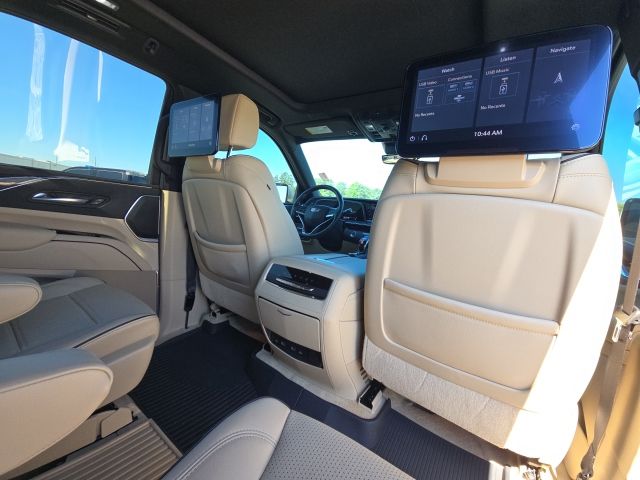 2021 Cadillac Escalade Premium Luxury:45327B1