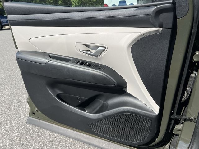 Used 2025 Green Hyundai SEL image 31
