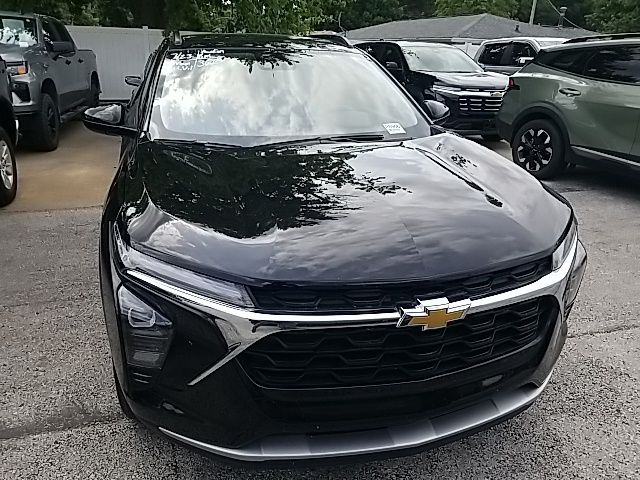 Used 2025 Chevrolet Trax SUV