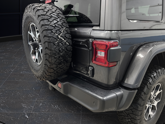 Used 2021 Granite Crystal Metallic Clearcoat Jeep Unlimited Rubicon image 32