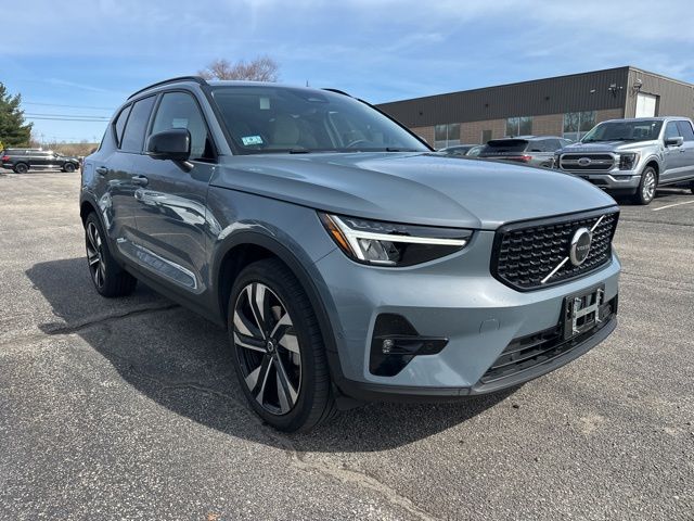 2023 Volvo XC40 B5 Plus Dark Theme AWD