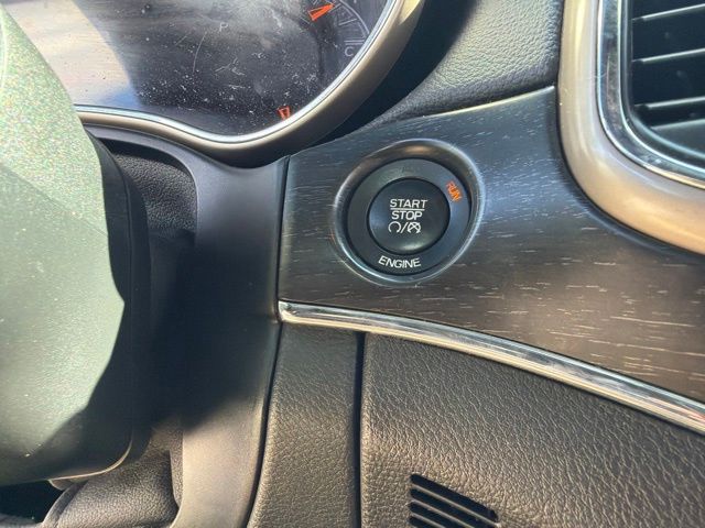 2015 Jeep Grand Cherokee Limited Red at Auto Express Mitsubishi