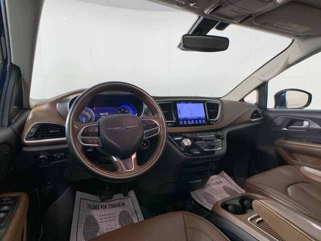 2017 Chrysler Pacifica Limited 25