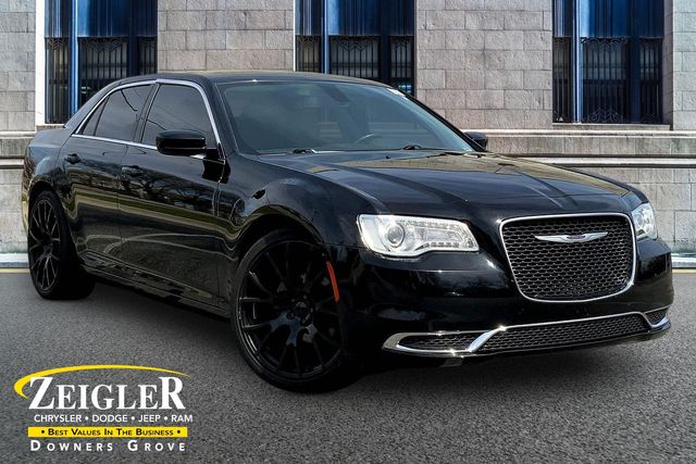 Gloss Black 2020 Chrysler 300 Touring RWD Sedan Rear-Wheel Drive 8-Speed Automatic