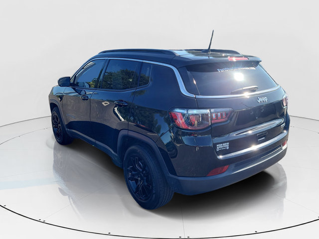 Used 2022 Black Jeep Latitude image 30