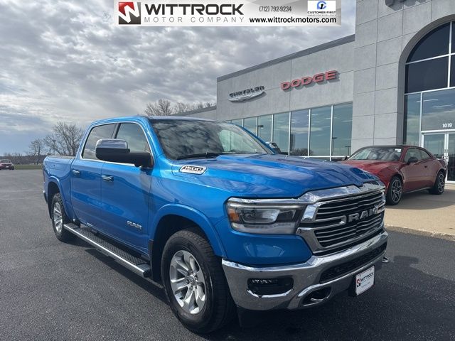 Hydro Blue Pearlcoat 2022 RAM 1500 Laramie Crew Cab 4WD Pickup Truck Four-Wheel Drive 8-Speed Automatic