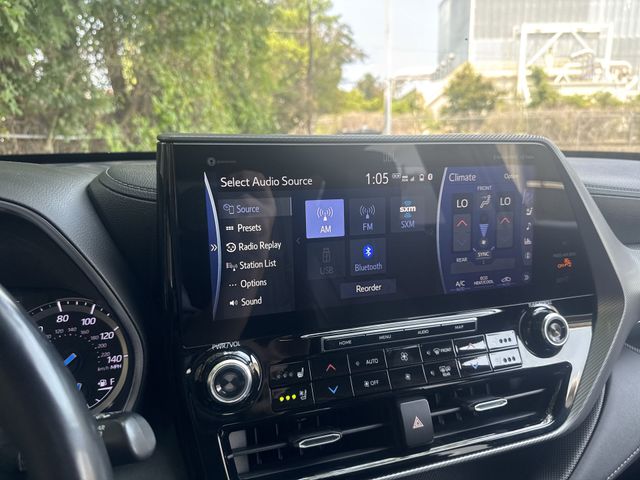 Used 2022  Toyota Platinum image 22