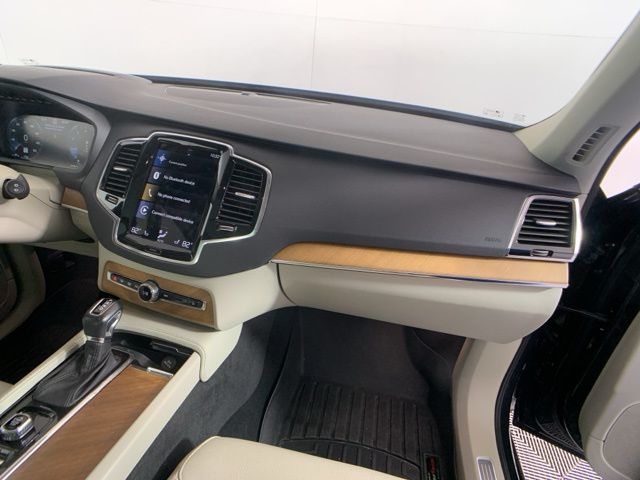 2021 Volvo XC90 T6 Momentum 37