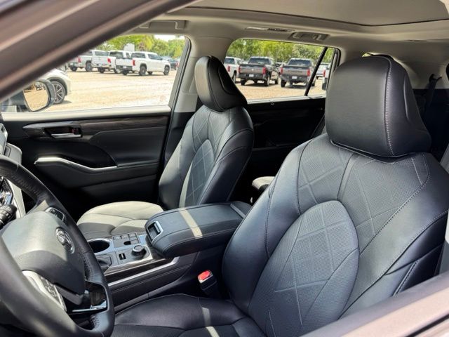 Used 2025 Toyota Highlander SUV