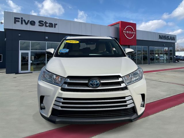 Used 2019 White Toyota XLE image 2