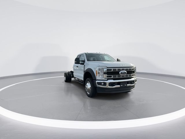 New 2026 Oxford White Ford F-450® XL image 3