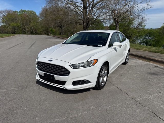 Used 2015 White Ford SE image 3