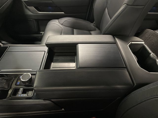 2022 Toyota Tundra Hybrid Platinum photo