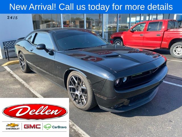 Pitch Black Clearcoat 2016 Dodge Challenger Coupe Rear-Wheel Drive 8-Speed Automatic