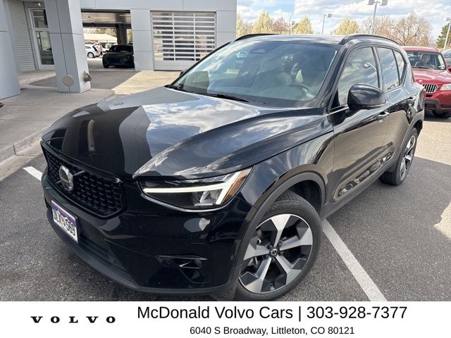 2023 Volvo XC40 B5 Plus Dark Theme AWD