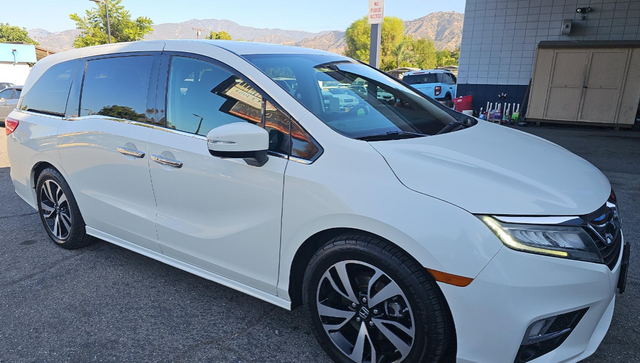 White 2018 Honda Odyssey Minivan Front-Wheel Drive Automatic