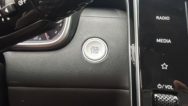 Used 2024 Silver Hyundai SEL image 28