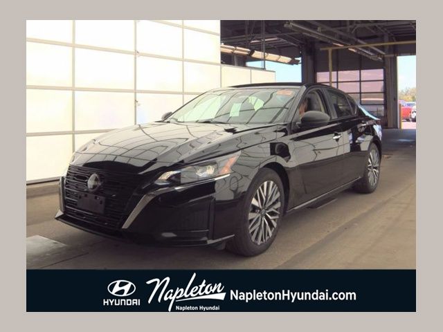 Super Black Clearcoat 2025 Nissan Altima Sedan Front-Wheel Drive Continuously Variable Transmission