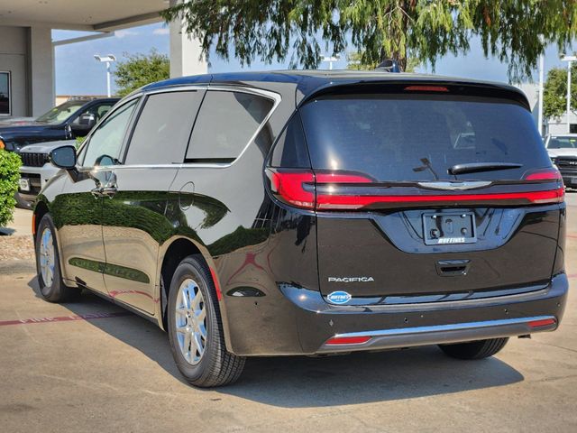 2025 Chrysler Pacifica  3