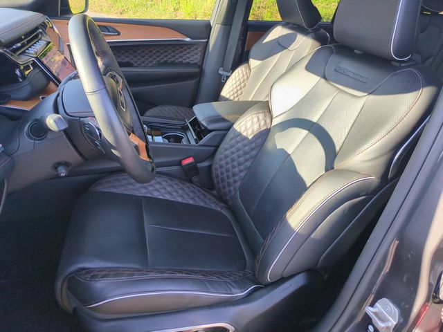 Used 2024 Gray Jeep Summit Reserve image 15
