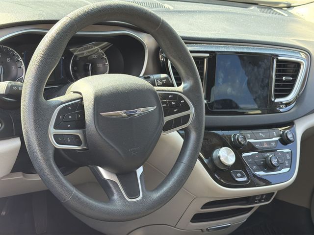 Used 2018 Red Chrysler Touring Plus image 17