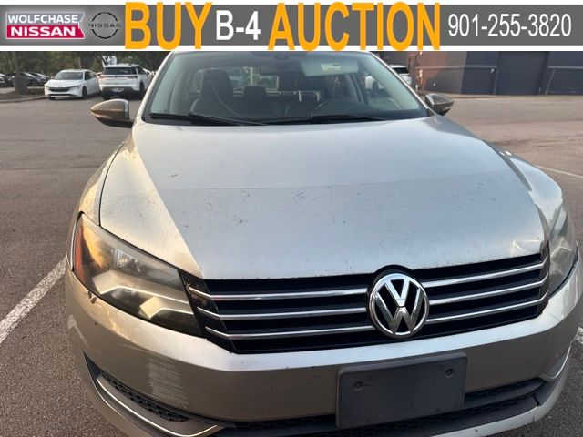 2012 Reflex Silver Metallic Volkswagen Passat 2.5 SE FWD Sedan
