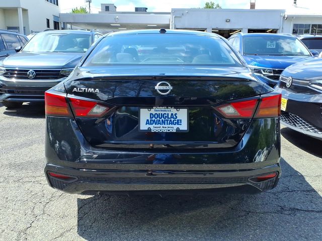 2025 Nissan Altima - Image 7