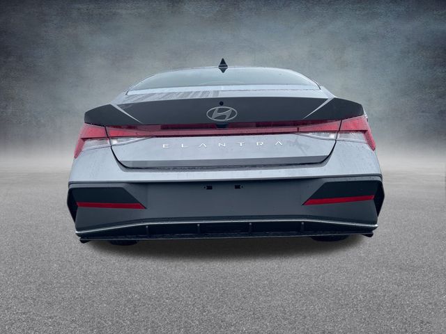 2024 Hyundai Elantra SE 4