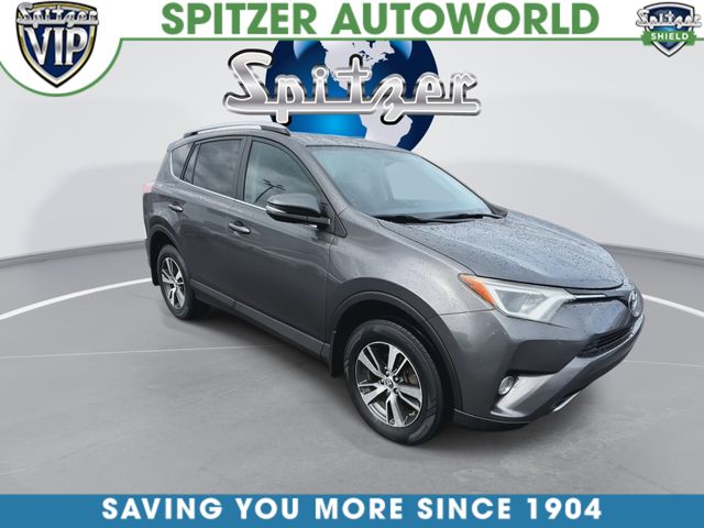 Used 2016  Toyota XLE image 2