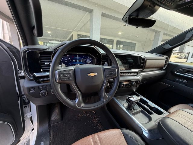 Used 2024 White Chevrolet High Country image 10