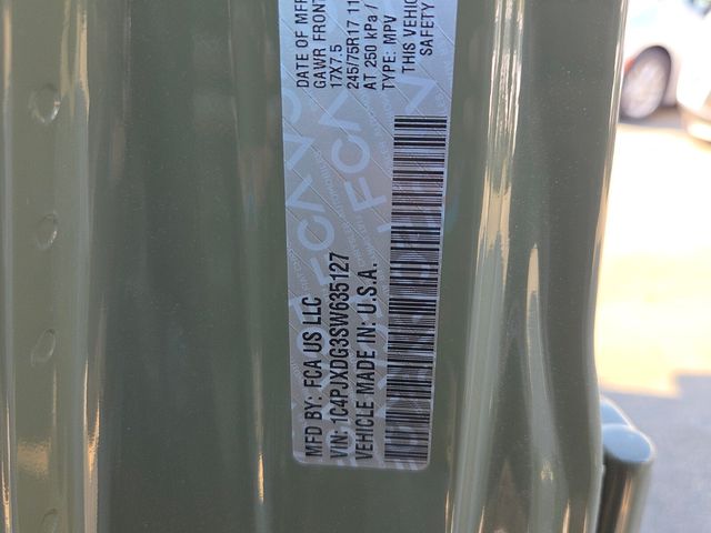 Used 2025 Green Jeep Sport S image 6