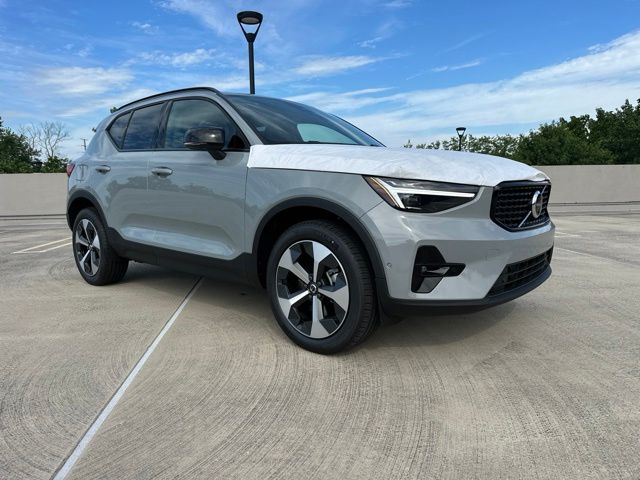 Gray (Vapour Grey Metallic) 2026 Volvo XC40 SUV / Crossover All-Wheel Drive Automatic