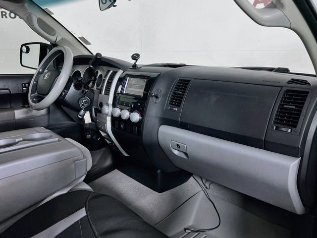Used 2007 White Toyota SR5 image 32