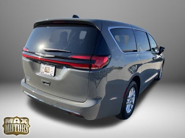 2024 Chrysler Pacifica Touring L 12