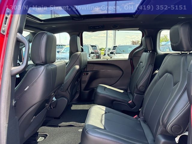 New 2025 Chrysler Pacifica Select 4D Passenger Van