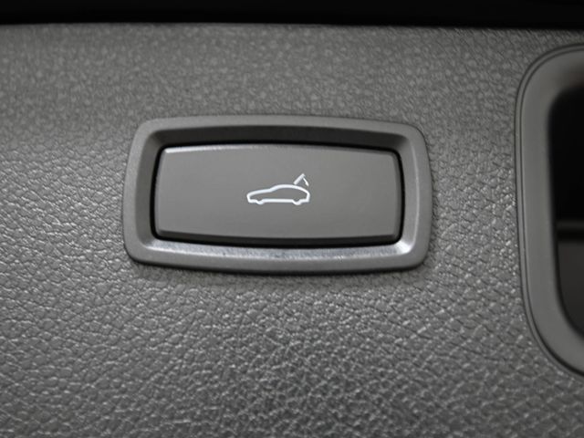 Used 2018 Black Porsche Base image 18