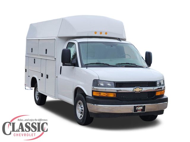 Summit White 2024 Chevrolet Express Chassis 3500 Cutaway 139 Van Rear-Wheel Drive 8-Speed Automatic