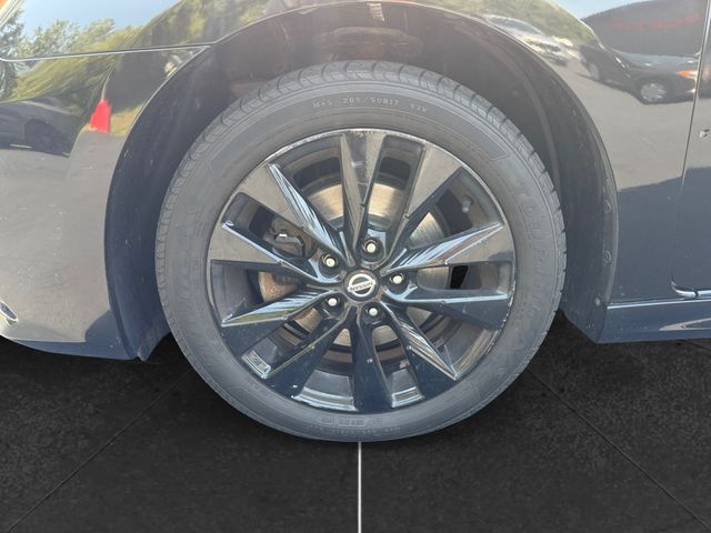 2018 Nissan Sentra SR - Super Black exterior view 9